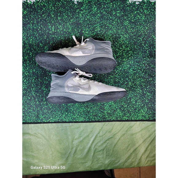 Nike Kyrie Flytrap 5 Mid White Smoke Grey Chrome Sneakers Size 6 Y / DD0340-112 - Picture 8 of 10